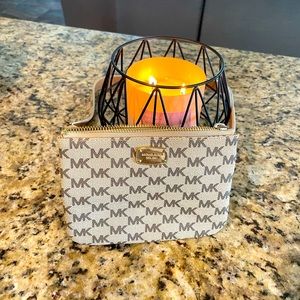 Michael Kors Cream and Brown Belt Wallet, never used.